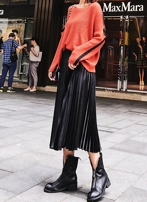 Elastic Waistband Metallic Pleated Midi Skirt in Black