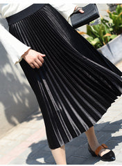 Elastic Waistband Metallic Pleated Midi Skirt in Black